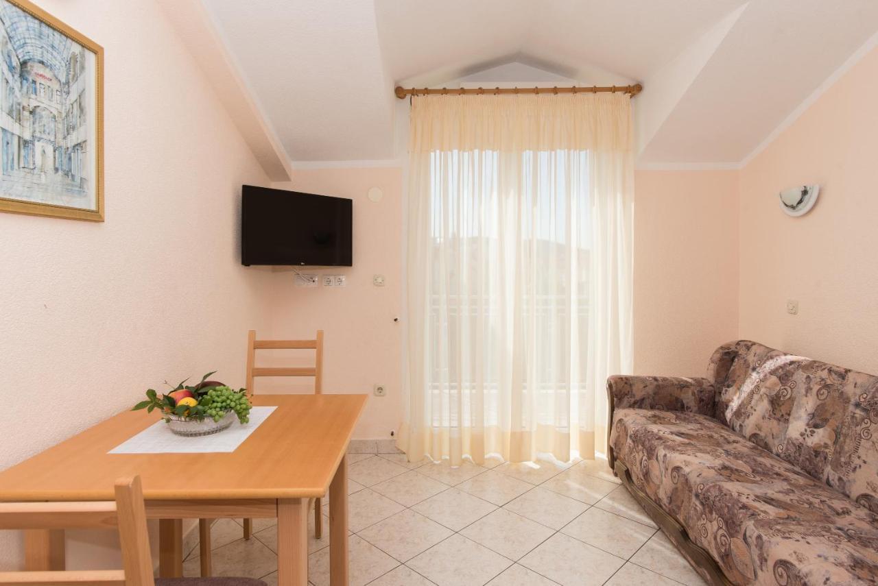 Topic Apartments Vodice Exterior photo