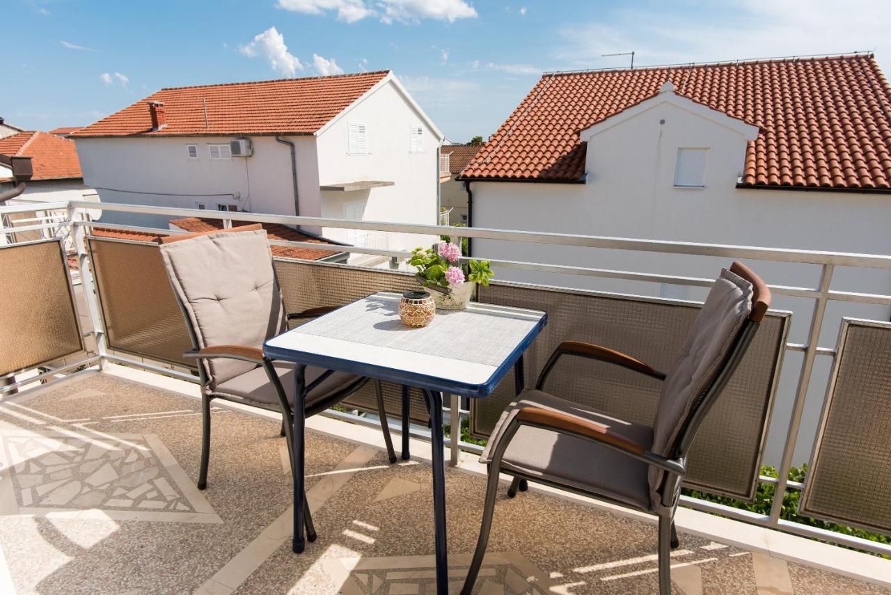 Topic Apartments Vodice Exterior photo